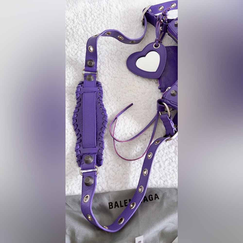 Authentic Balenciaga Women's Le Cagole XS Leather Shoulder Bag in Purple - Picture 7 of 16